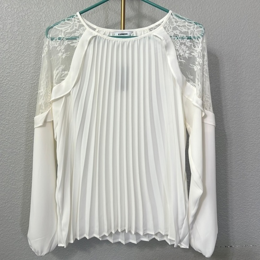 Express Lace and Pleat atop. Never Worn. Medium